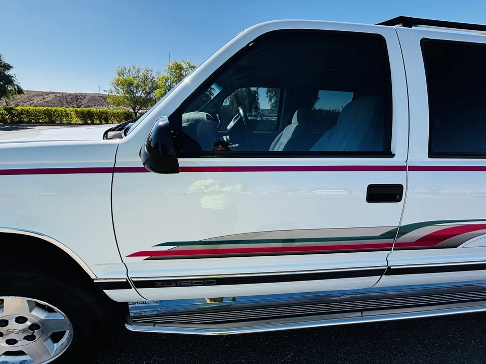 1995 GMC Suburban 8th Gen - Image 27 of 31