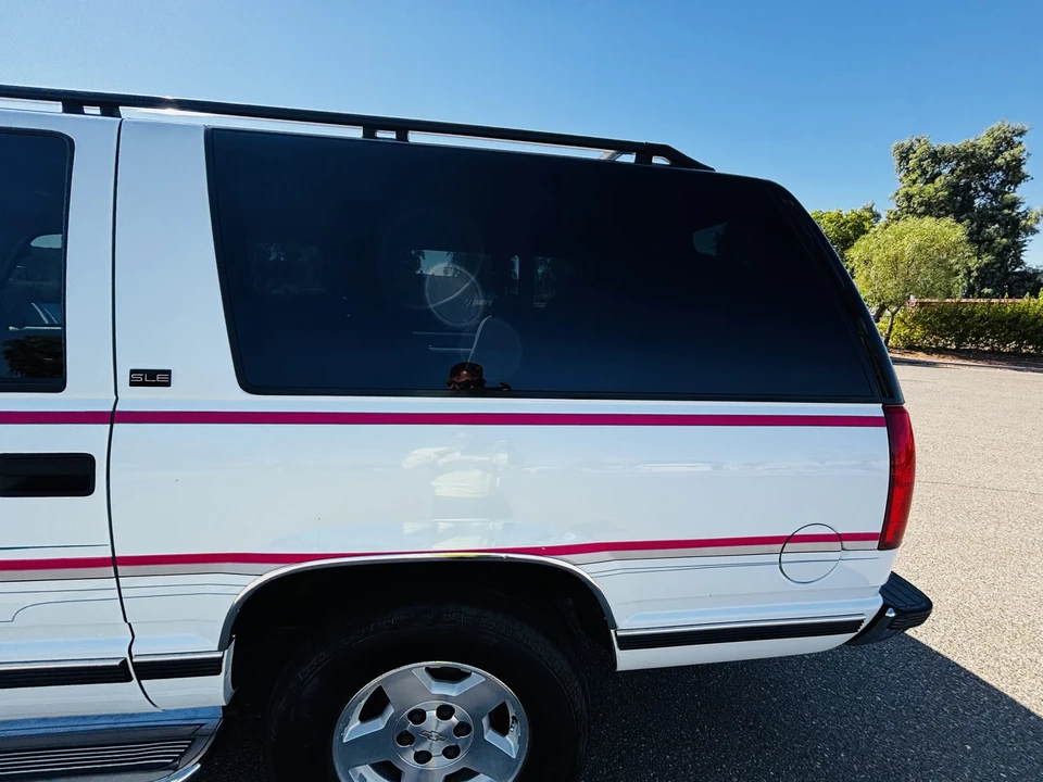 1995 GMC Suburban 8th Gen - Image 31 of 31
