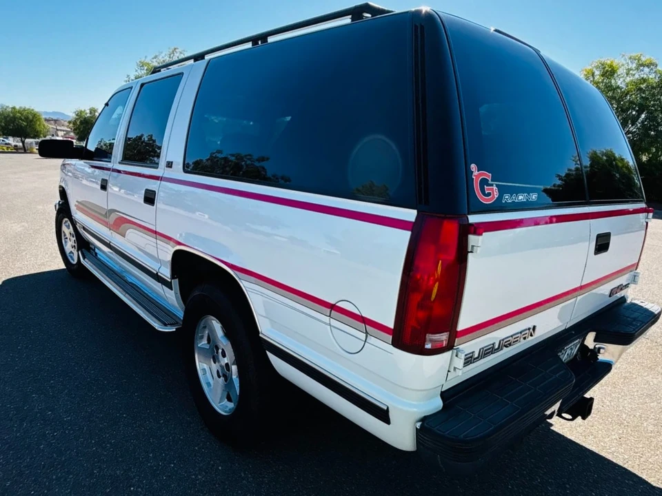 1995 GMC Suburban 8th Gen - Image 9 of 31