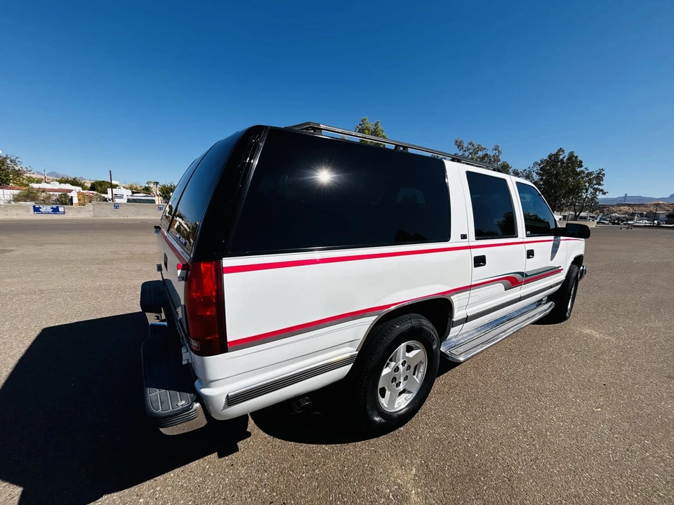 1995 GMC Suburban 8th Gen - Image 12 of 31