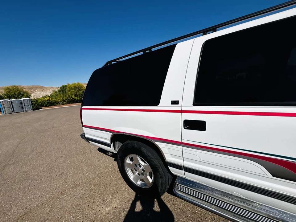 1995 GMC Suburban 8th Gen - Image 21 of 31