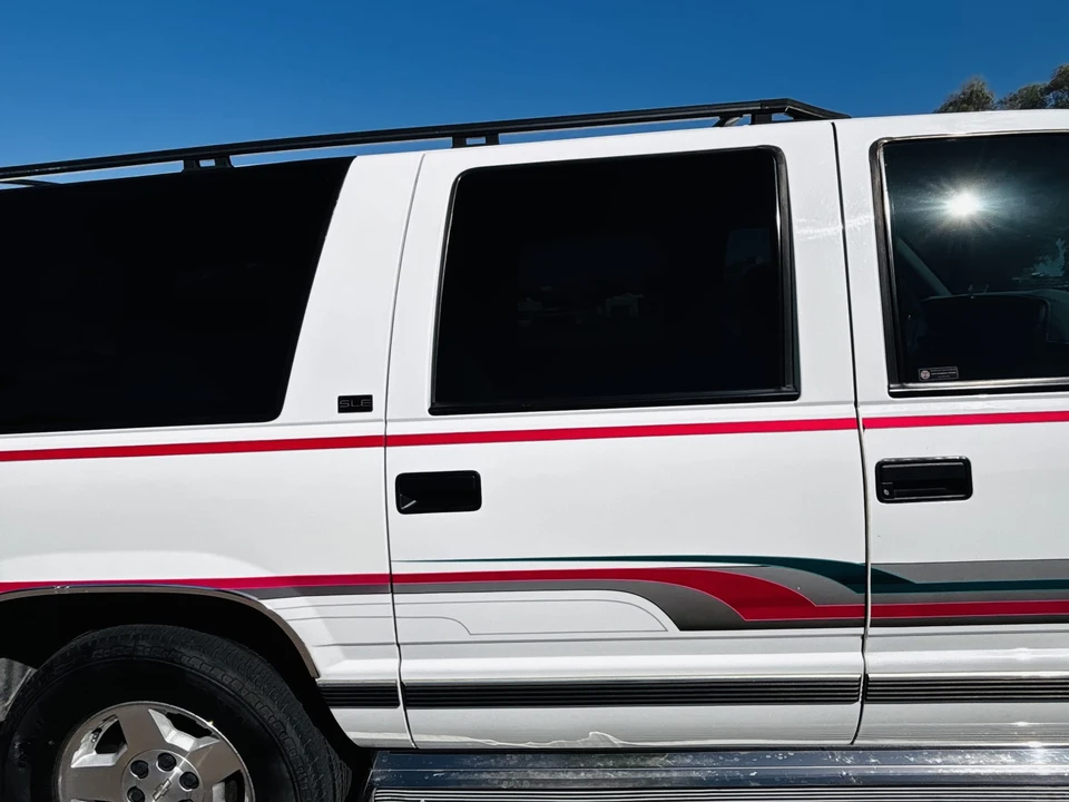 1995 GMC Suburban 8th Gen - Image 22 of 31