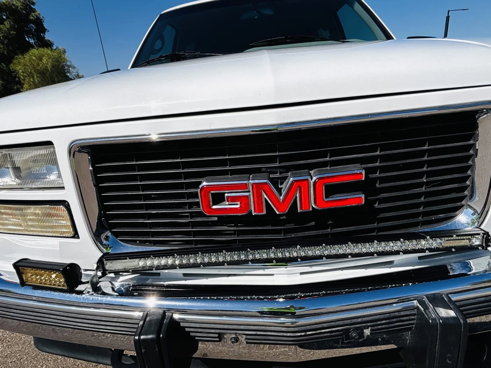 1995 GMC Suburban 8th Gen - Image 18 of 31