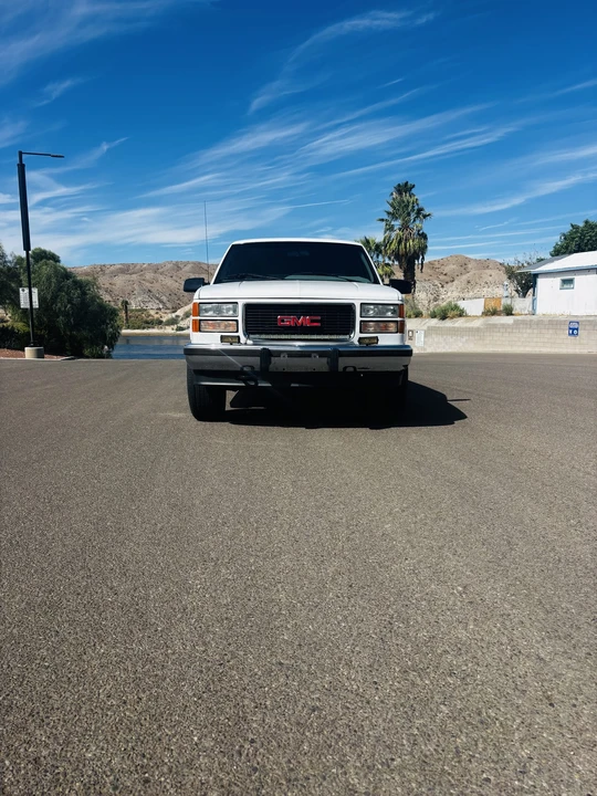 1995 GMC Suburban 8th Gen - Image 3 of 31