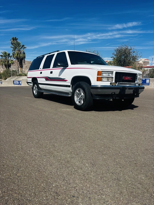 1995 GMC Suburban 8th Gen - Image 14 of 31