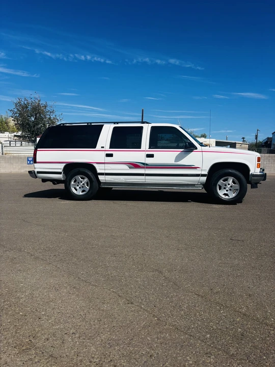 1995 GMC Suburban 8th Gen - Image 13 of 31