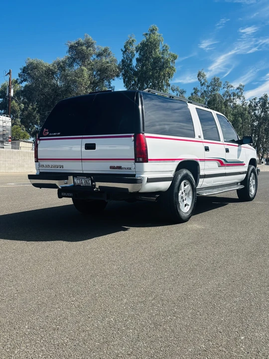 1995 GMC Suburban 8th Gen - Image 11 of 31