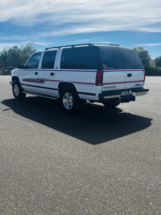 1995 GMC Suburban 8th Gen - Image 8 of 31