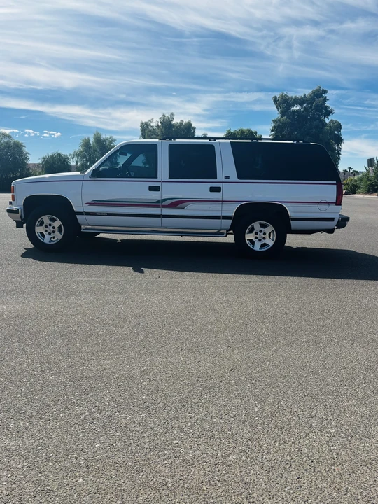 1995 GMC Suburban 8th Gen - Image 7 of 31