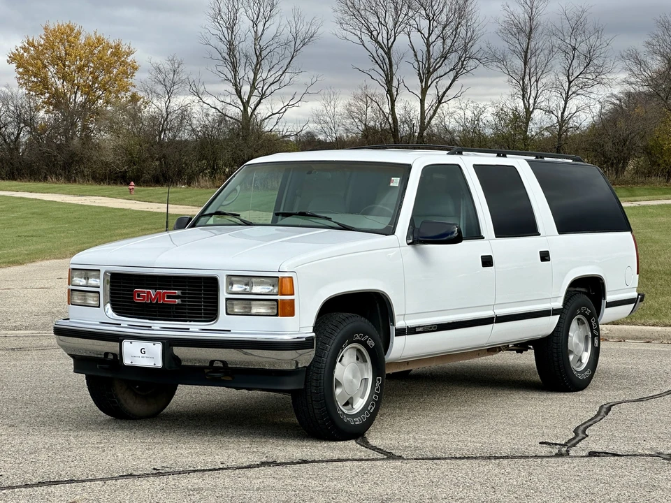 1995 GMC Suburban 8th Gen - Image 6 of 31