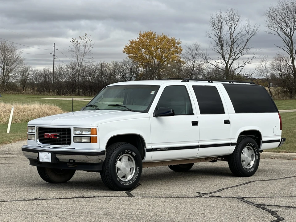 1995 GMC Suburban 8th Gen - Image 7 of 31