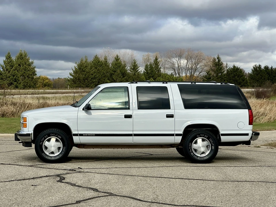 1995 GMC Suburban 8th Gen - Image 8 of 31