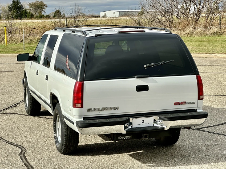 1995 GMC Suburban 8th Gen - Image 10 of 31