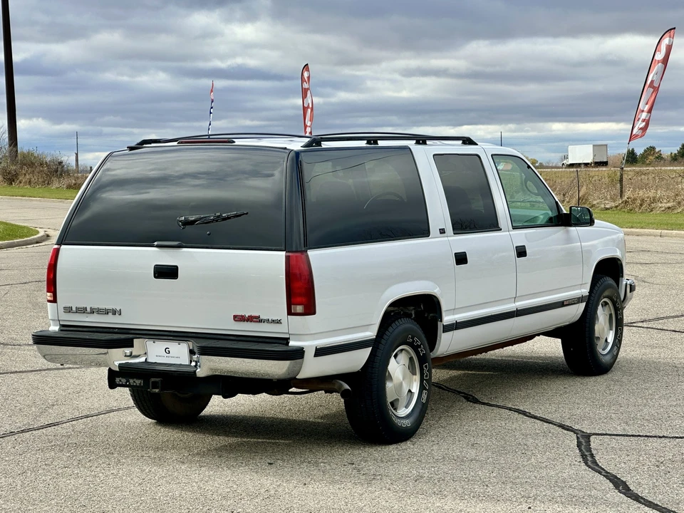 1995 GMC Suburban 8th Gen - Image 12 of 31