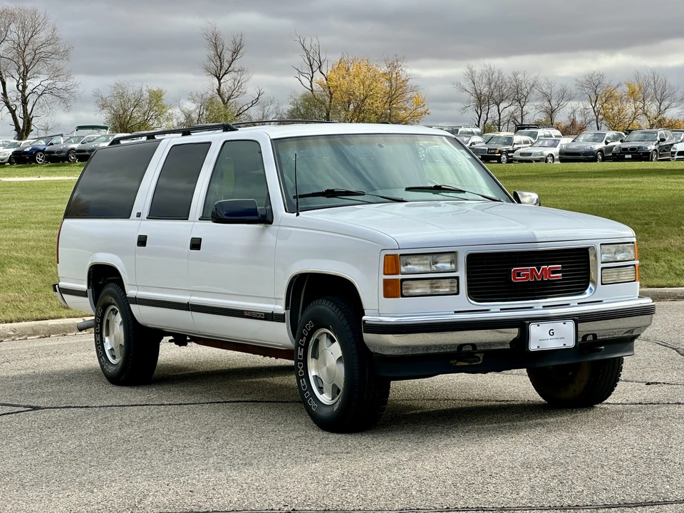 1995 GMC Suburban 8th Gen - Image 13 of 31