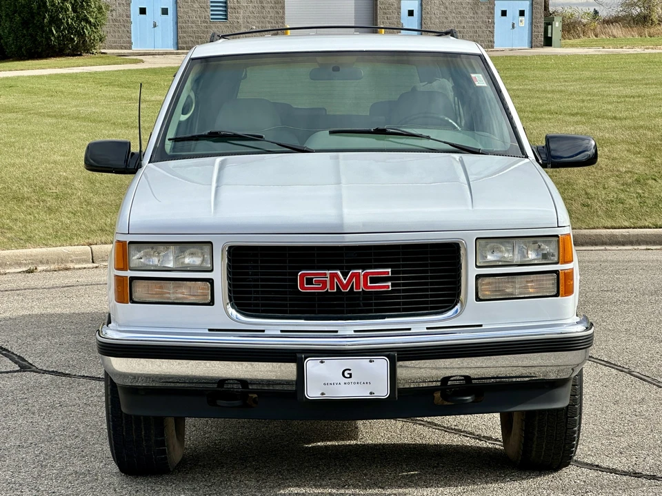 1995 GMC Suburban 8th Gen - Image 14 of 31