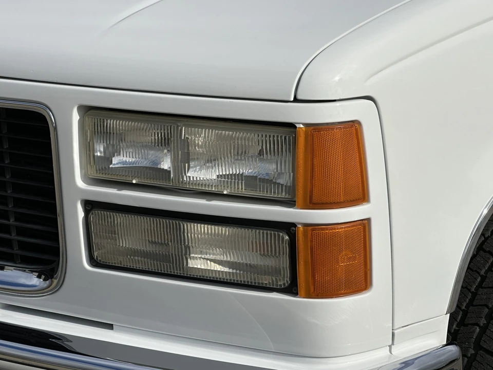 1995 GMC Suburban 8th Gen - Image 15 of 31