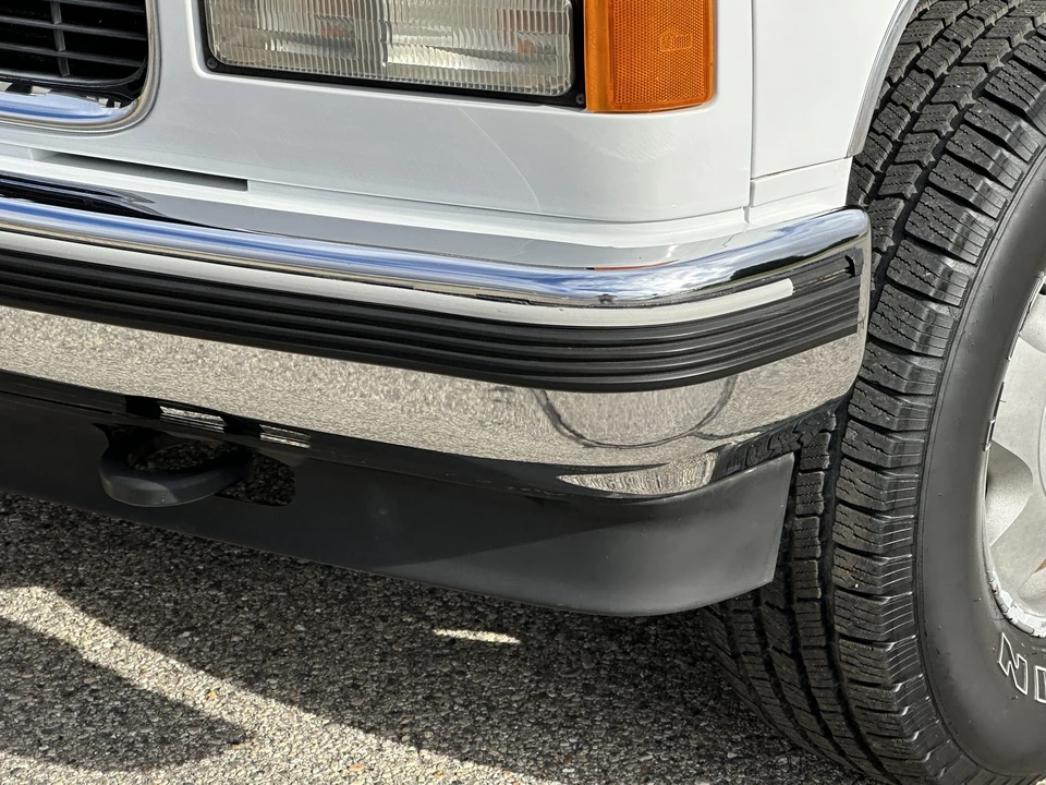 1995 GMC Suburban 8th Gen - Image 16 of 31