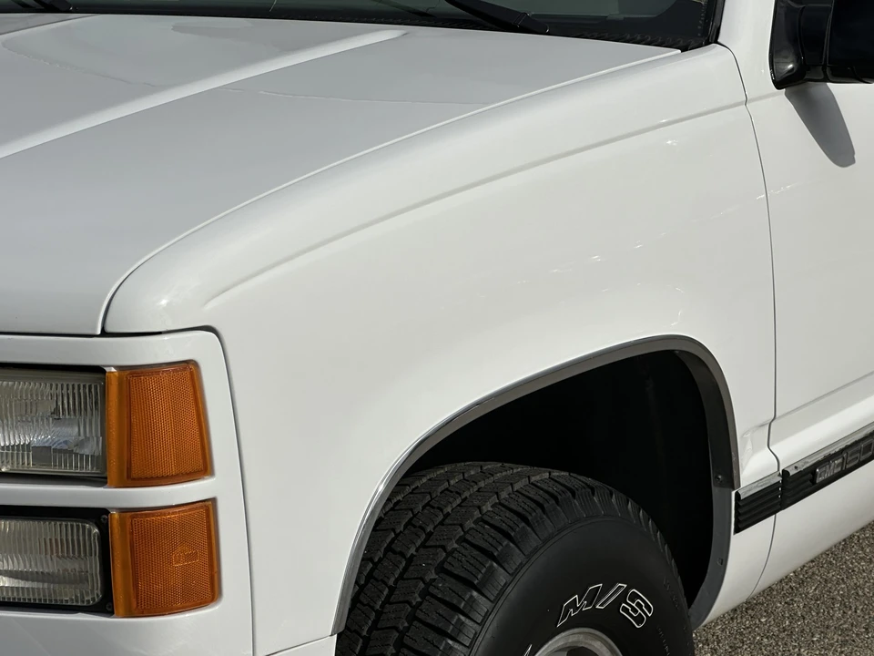 1995 GMC Suburban 8th Gen - Image 17 of 31