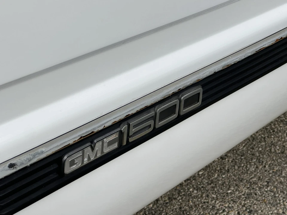 1995 GMC Suburban 8th Gen - Image 19 of 31