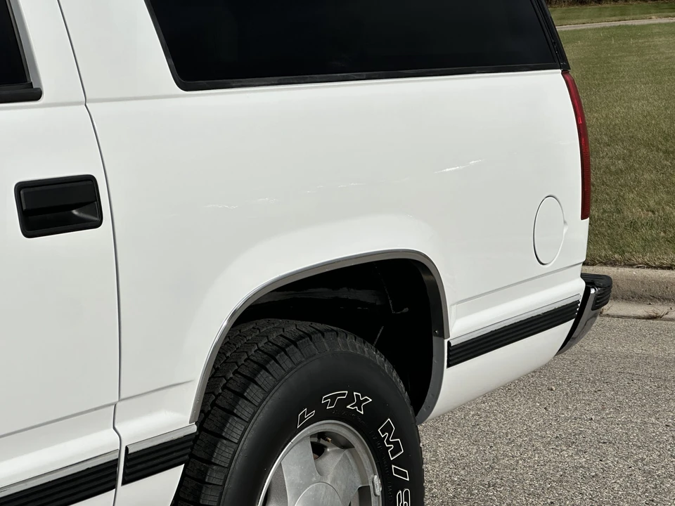 1995 GMC Suburban 8th Gen - Image 26 of 31