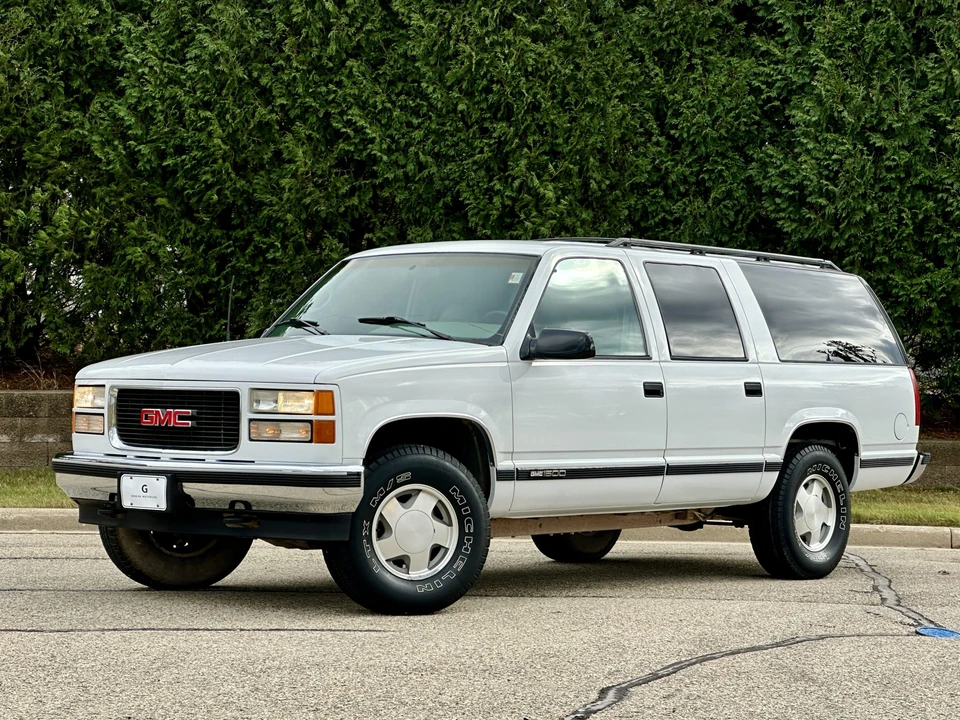 1995 GMC Suburban 8th Gen - Image 5 of 31