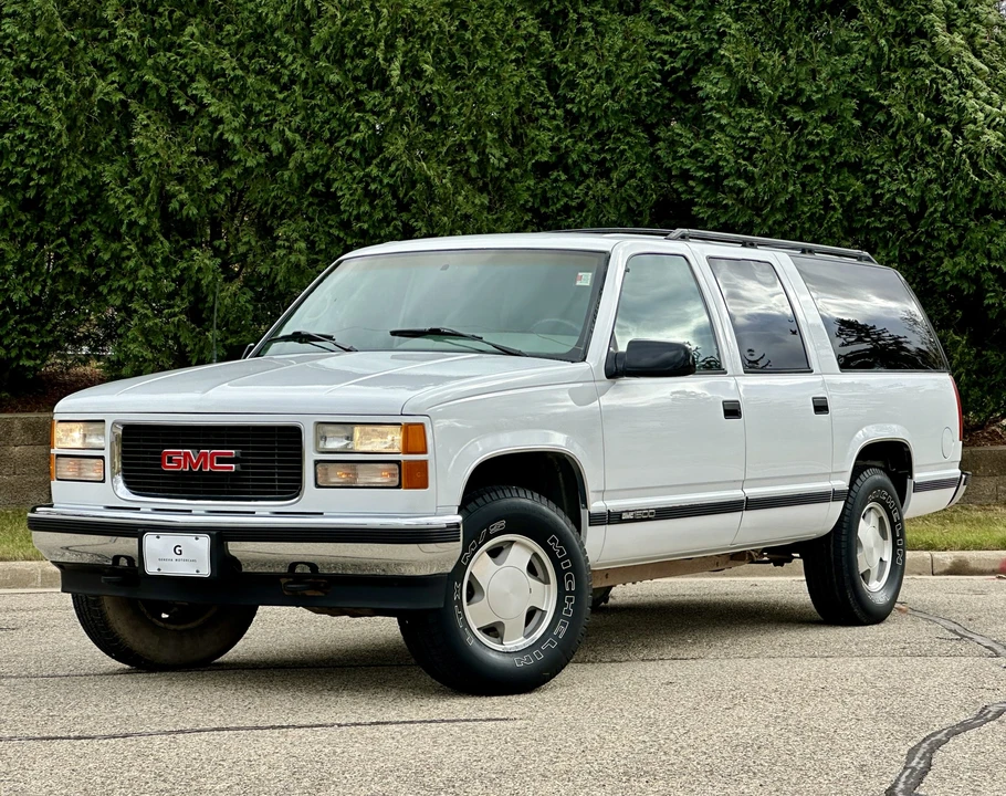 1995 GMC Suburban 8th Gen - Image 2 of 31