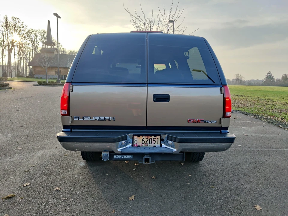 1995 GMC Suburban 8th Gen - Image 9 of 31