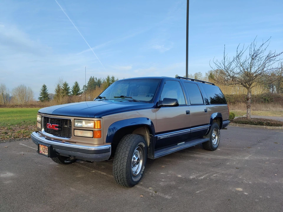 1995 GMC Suburban 8th Gen - Image 2 of 31