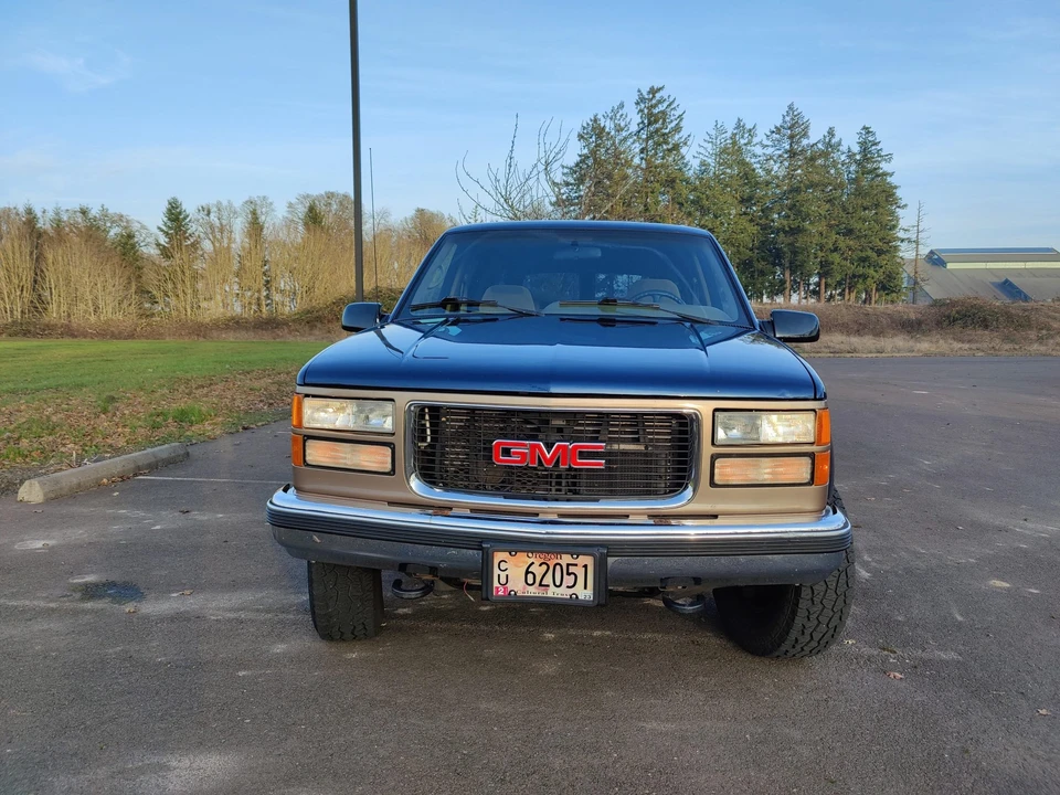 1995 GMC Suburban 8th Gen - Image 3 of 31