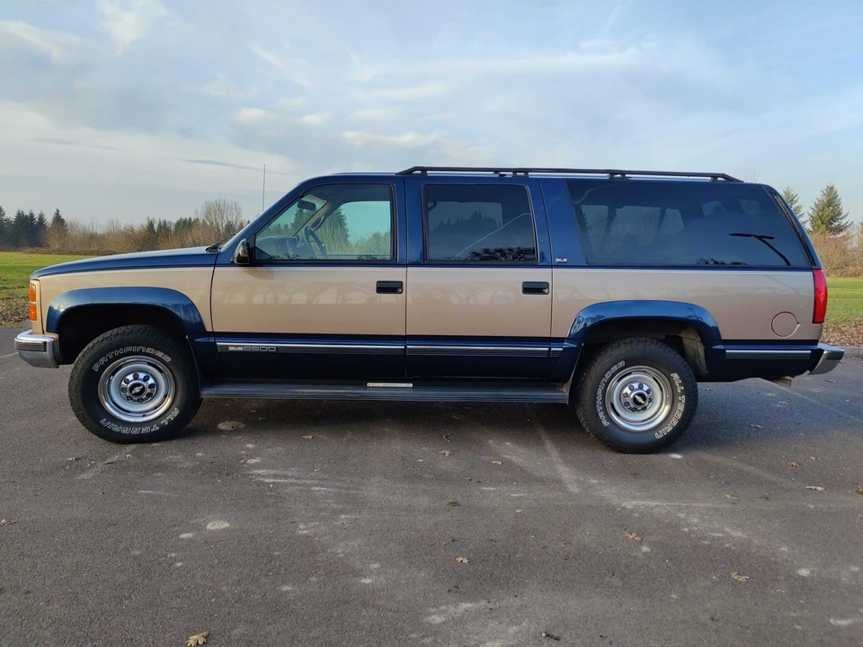 1995 GMC Suburban 8th Gen - Image 11 of 31