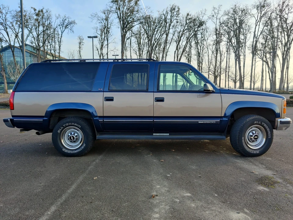 1995 GMC Suburban 8th Gen - Image 6 of 31