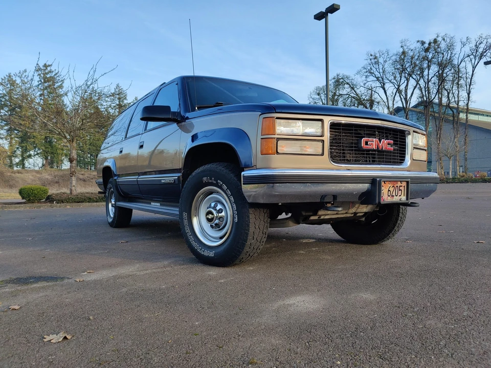 1995 GMC Suburban 8th Gen - Image 5 of 31