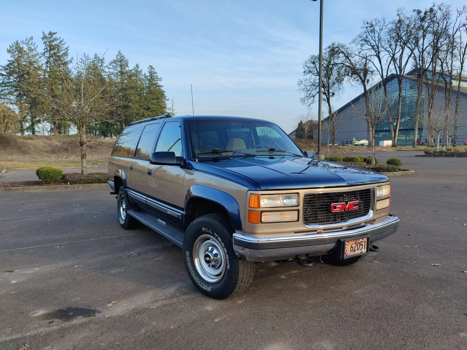1995 GMC Suburban 8th Gen - Image 4 of 31