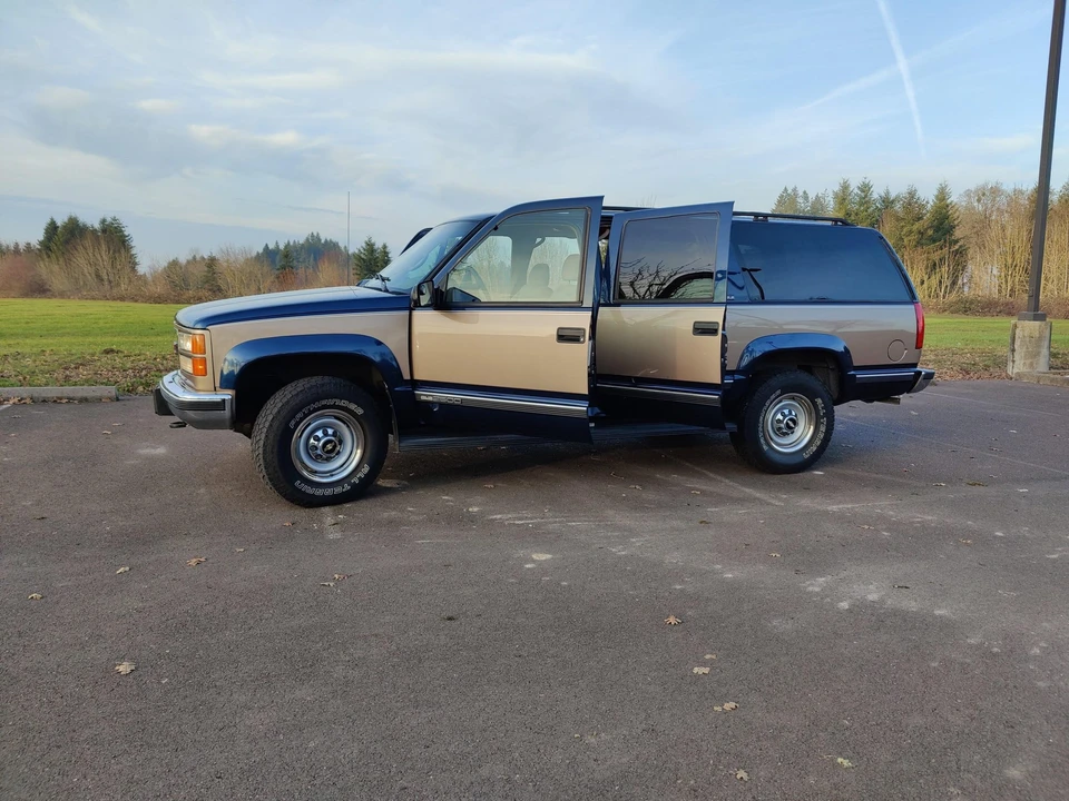 1995 GMC Suburban 8th Gen - Image 12 of 31