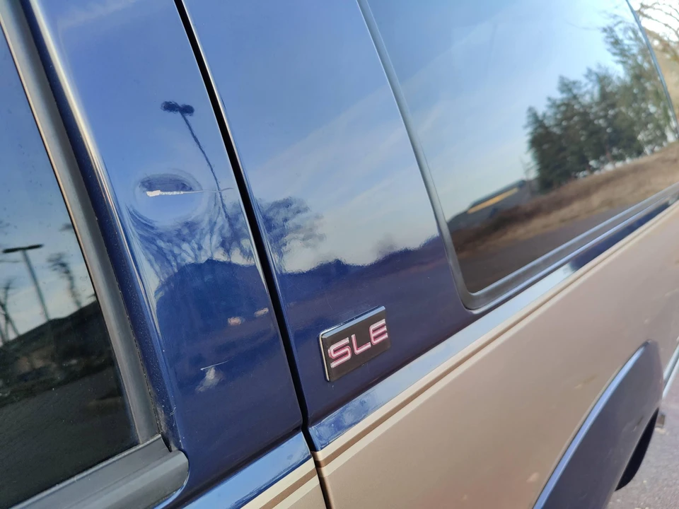 1995 GMC Suburban 8th Gen - Image 20 of 31
