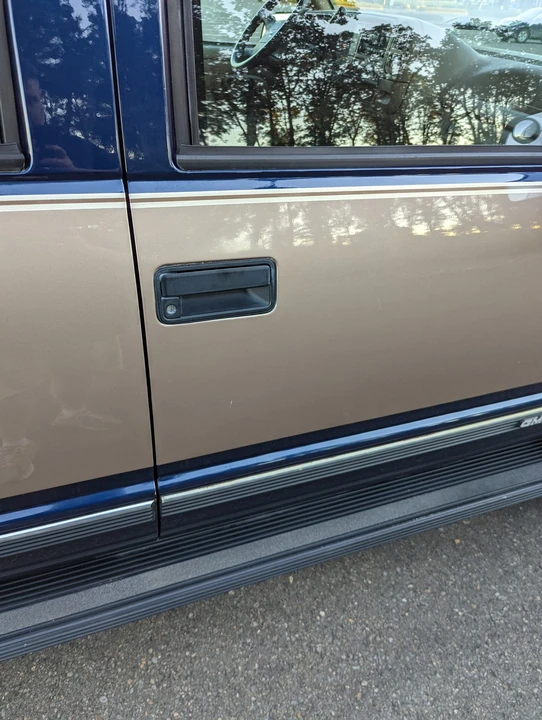 1995 GMC Suburban 8th Gen - Image 13 of 31