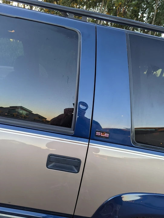 1995 GMC Suburban 8th Gen - Image 14 of 31
