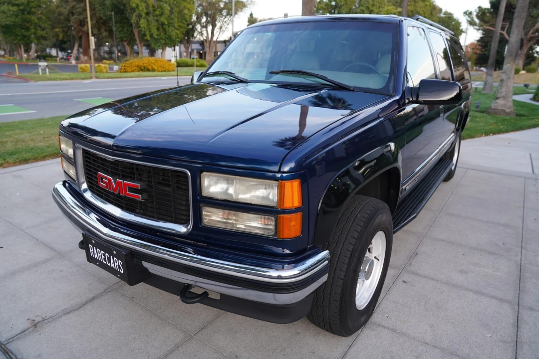 1995 GMC Suburban 7th Gen - Image 3 of 31