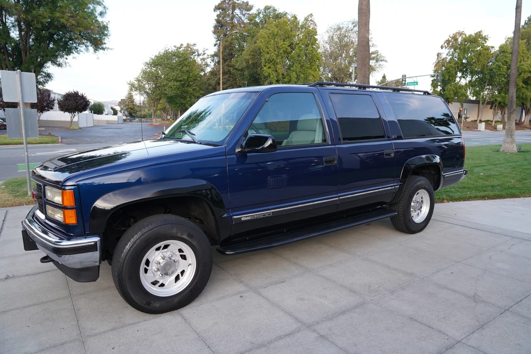 1995 GMC Suburban 7th Gen - Image 4 of 31