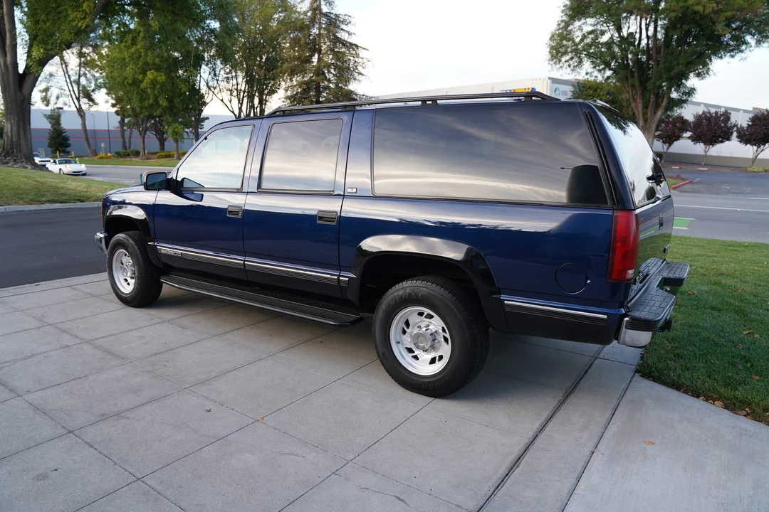 1995 GMC Suburban 7th Gen - Image 6 of 31