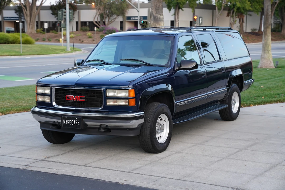 1995 GMC Suburban 7th Gen - Image 2 of 31