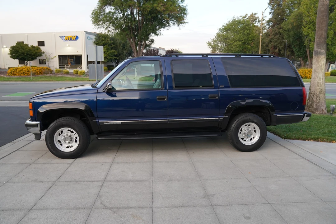 1995 GMC Suburban 7th Gen - Image 5 of 31