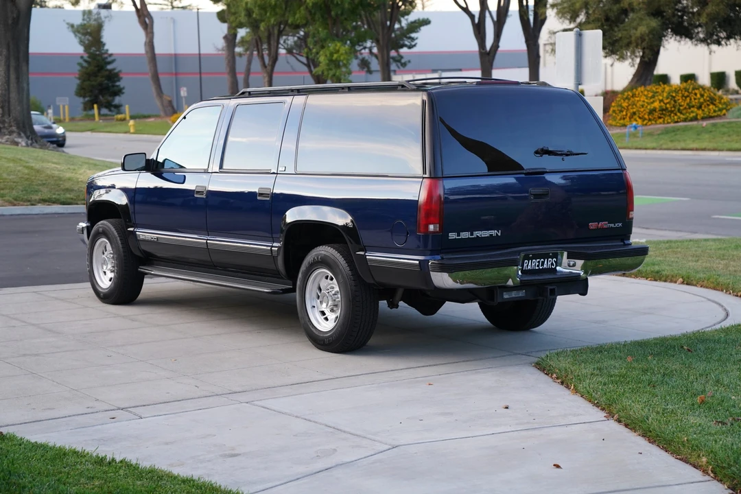 1995 GMC Suburban 7th Gen - Image 7 of 31