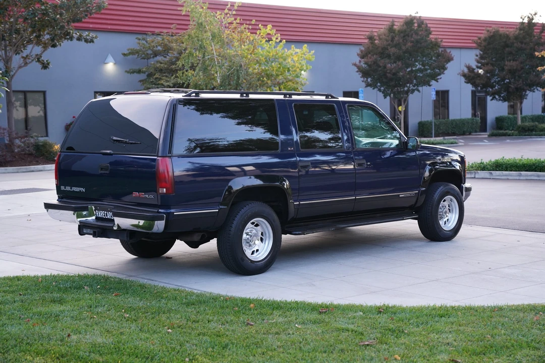 1995 GMC Suburban 7th Gen - Image 11 of 31