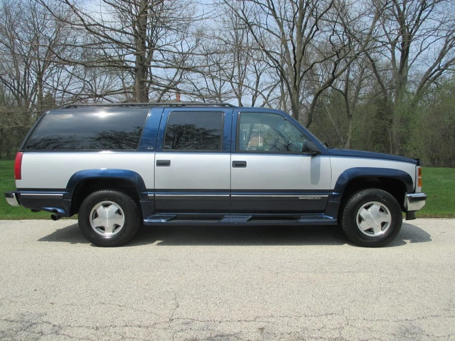 1995 GMC Suburban 8th Gen - Image 2 of 20