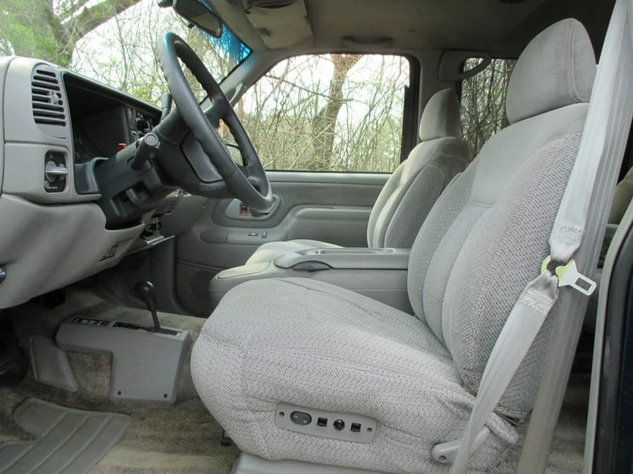 1995 GMC Suburban 8th Gen - Image 4 of 20