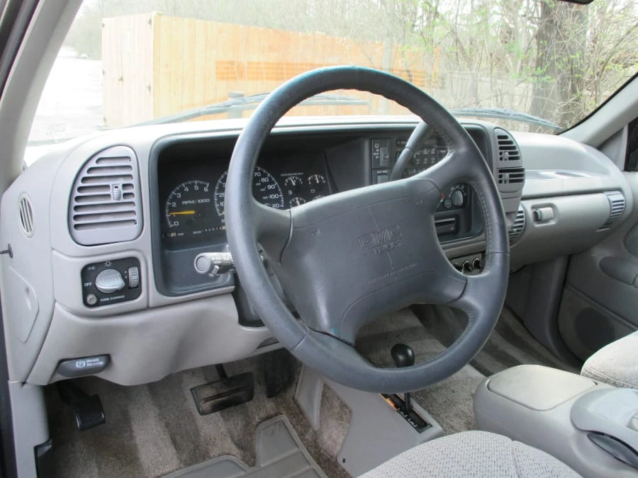 1995 GMC Suburban 8th Gen - Image 6 of 20