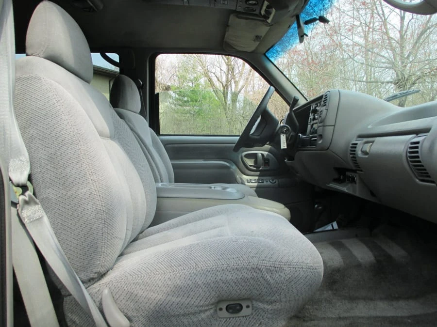 1995 GMC Suburban 8th Gen - Image 7 of 20