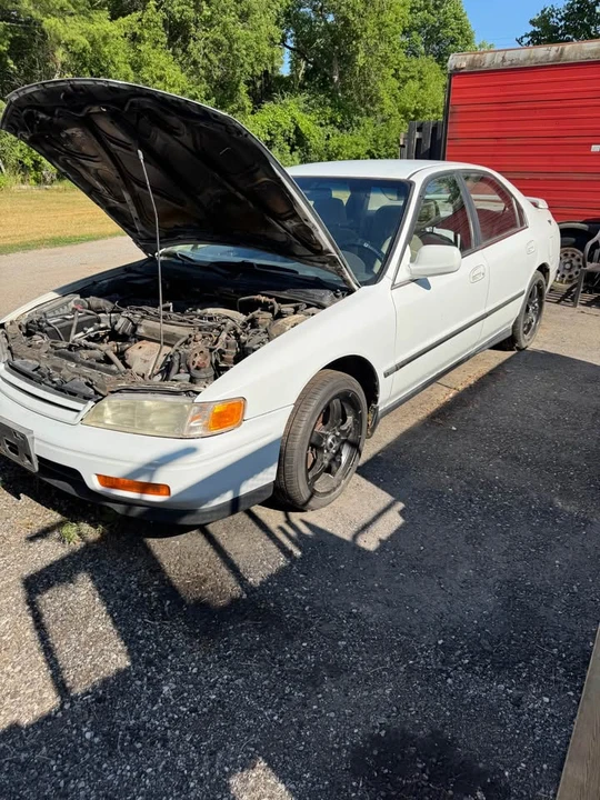 1995 Honda Accord 5th Gen - Image 2 of 6